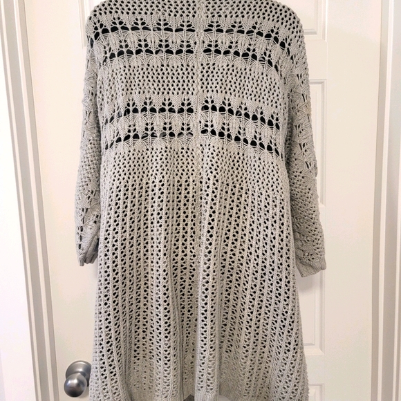Great grey crochet long short sleeved cardigan. - Picture 2 of 3